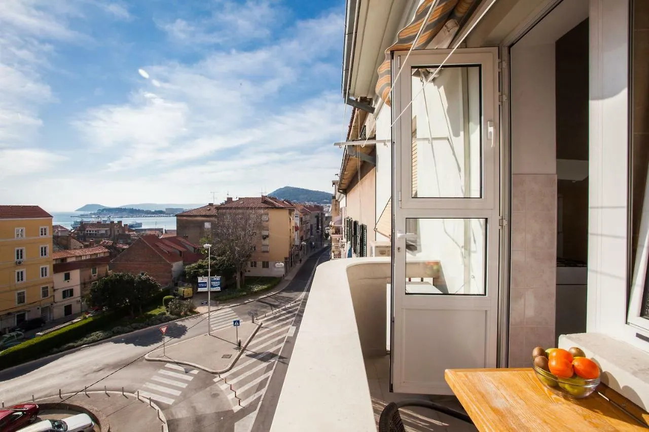 King'S View Apartment Split