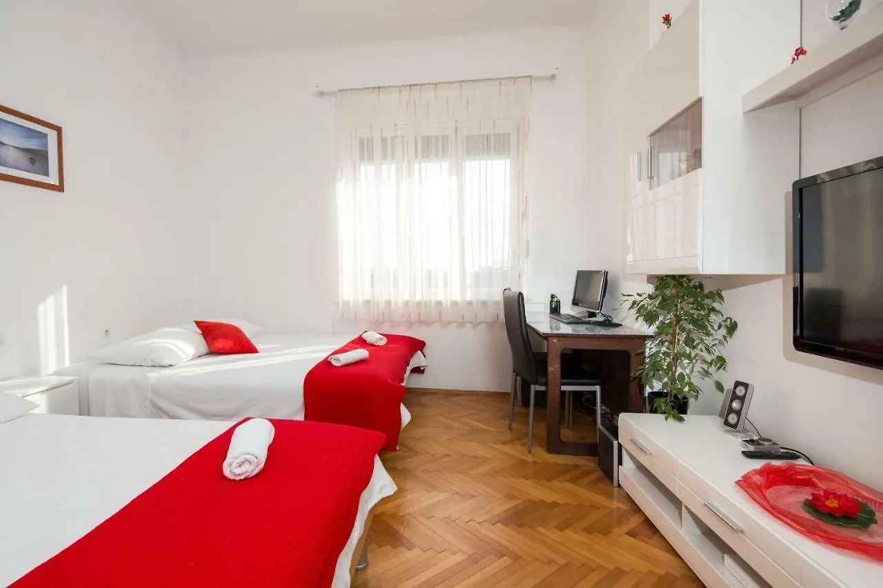 King'S View Apartment Split