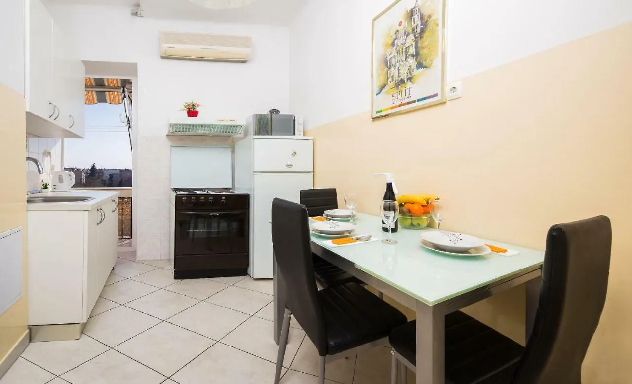 King'S View Apartment Split