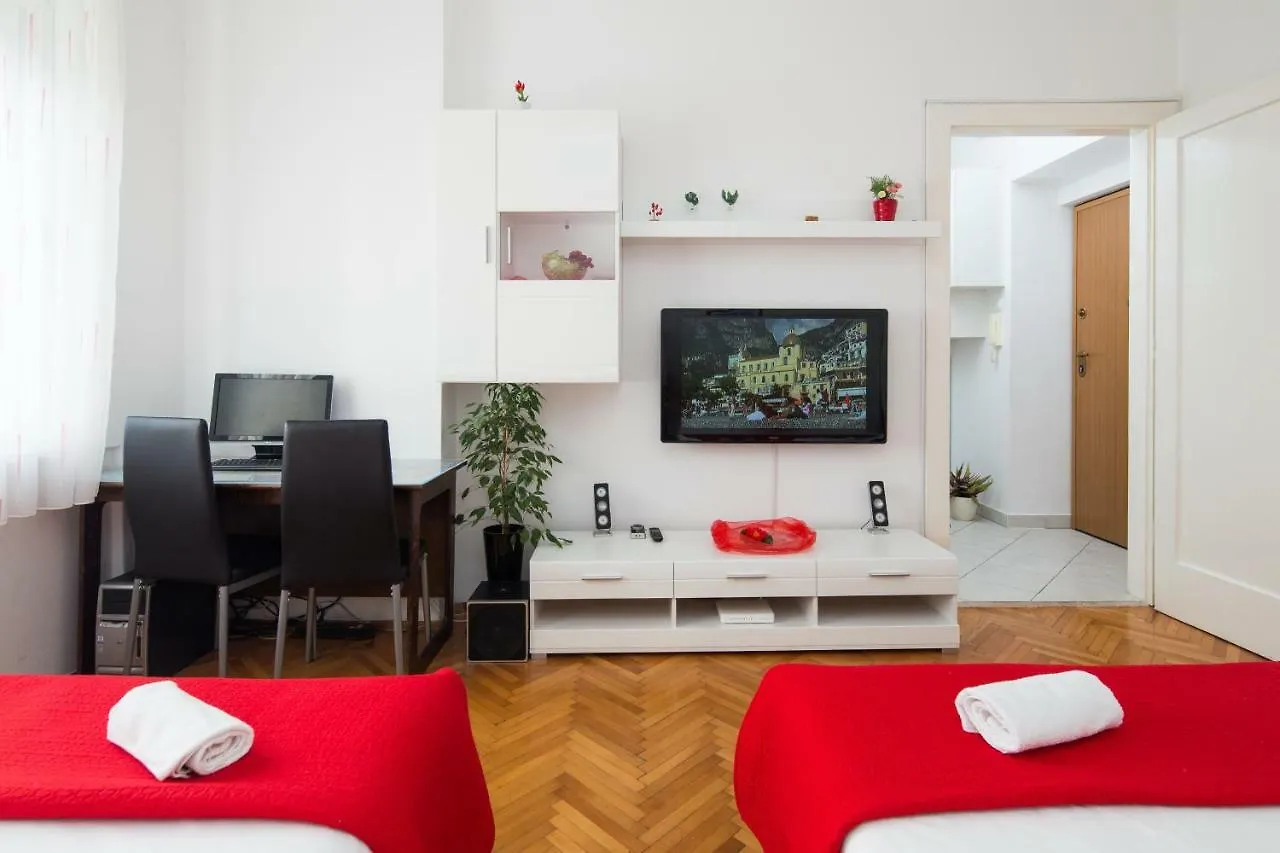 King'S View Apartment Split