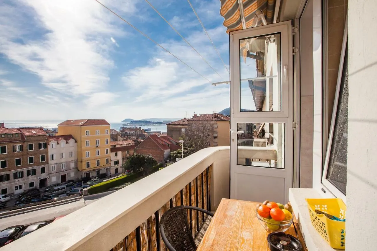 King'S View Apartment Split