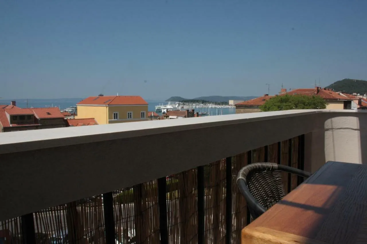 King'S View Apartment Split