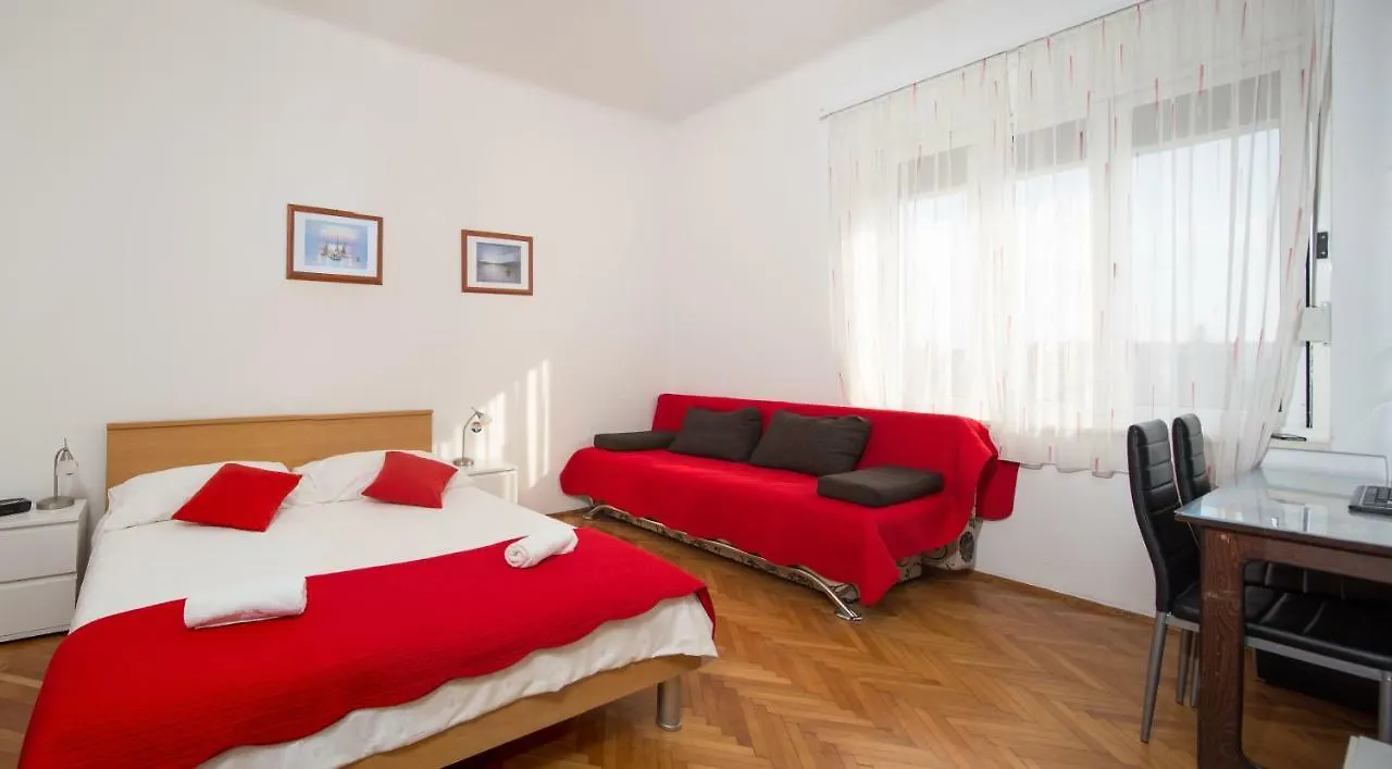 King'S View Apartment Split